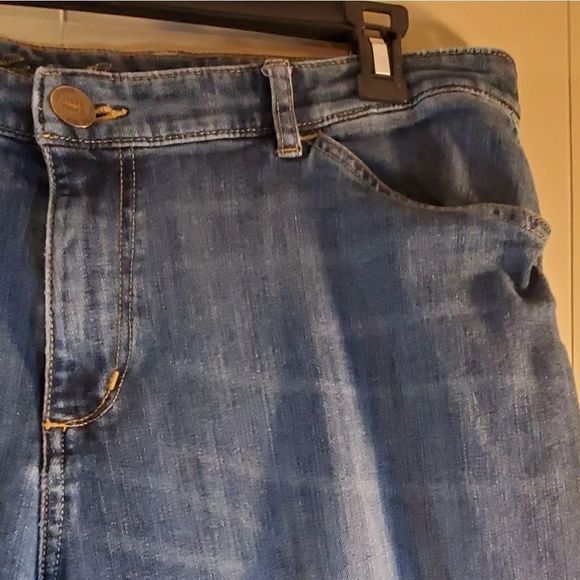 Eddie Bauer Denim Capris - Picture 2 of 7